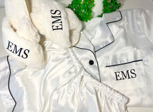 Load image into Gallery viewer, &#39;Amelia&#39; Fluffy Slippers White
