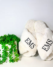 Load image into Gallery viewer, &#39;Amelia&#39; Fluffy Slippers White
